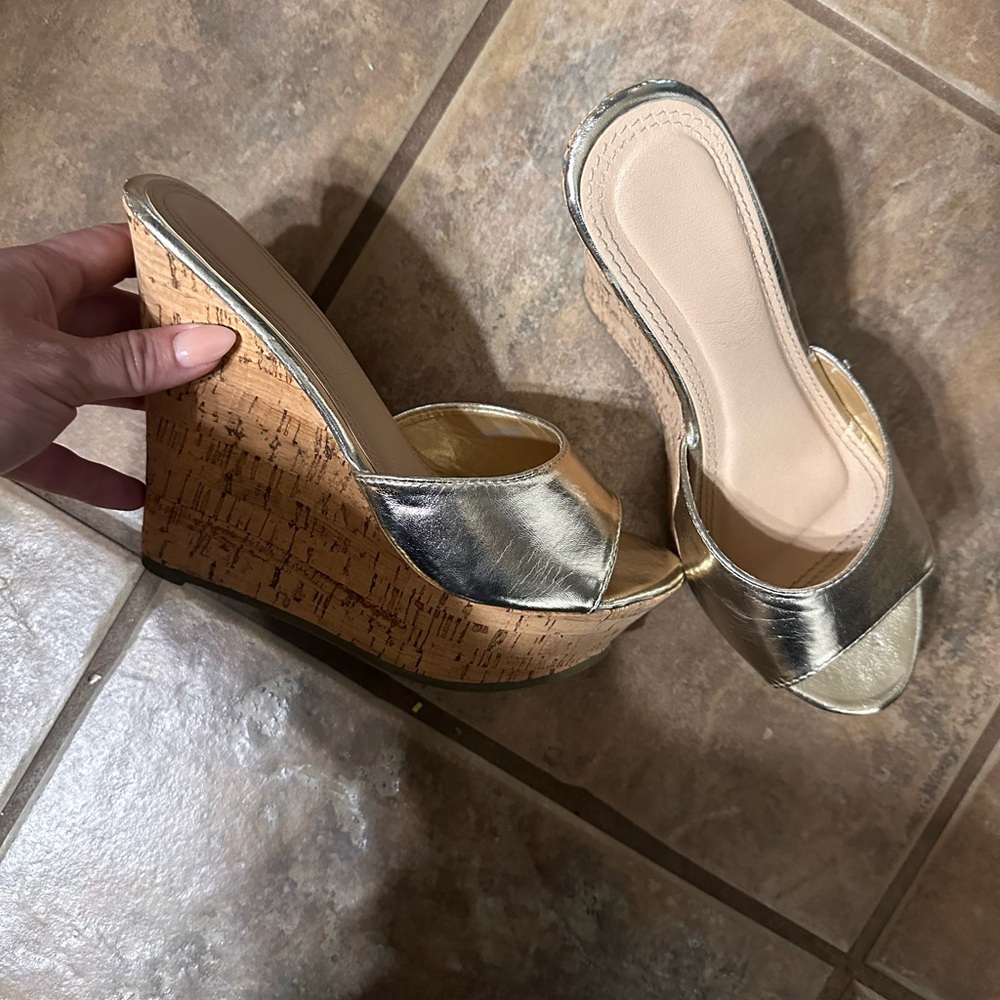 Gold wedges